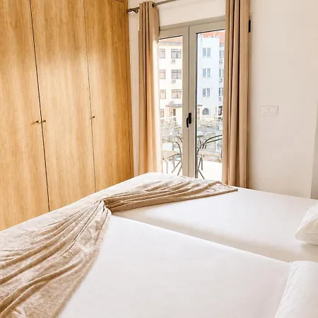 Experience 50m From The Sanctuary Apartment
